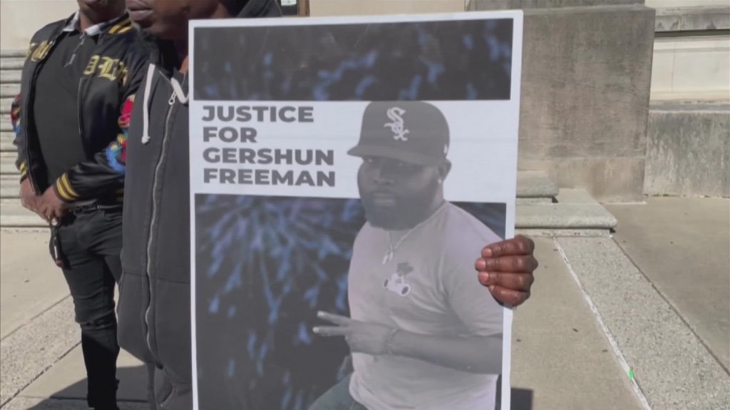  VIDEO:Acusan formalmente a 9 policías por muerte a golpes de un preso en una cárcel de EE.UU. 