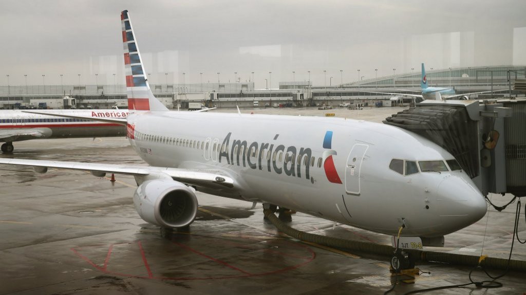  VIDEO:Pasajero ebrio arrestado en vuelo de American Airlines 