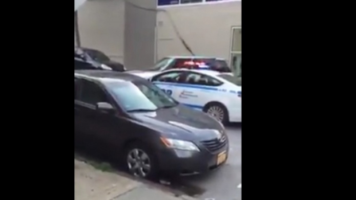 Video: PolicÃ­as en  Manhattan disparan contra conductor que choca varios vehÃ­culos 
