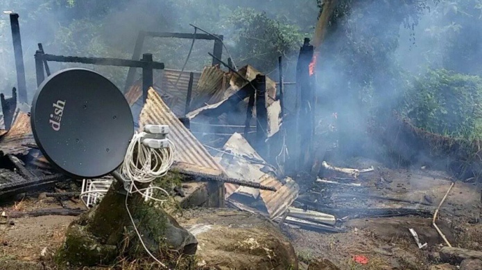 HOMBRE INCENDIA SU CASA AL TRATAR DE EXTINGUIR ABEJAS