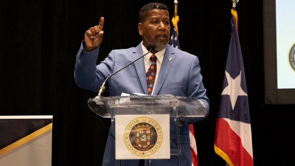  Hombre muere ahogado en Guayama y golpe de agua arrastra a varias personas en Pe&ntilde;uelas 