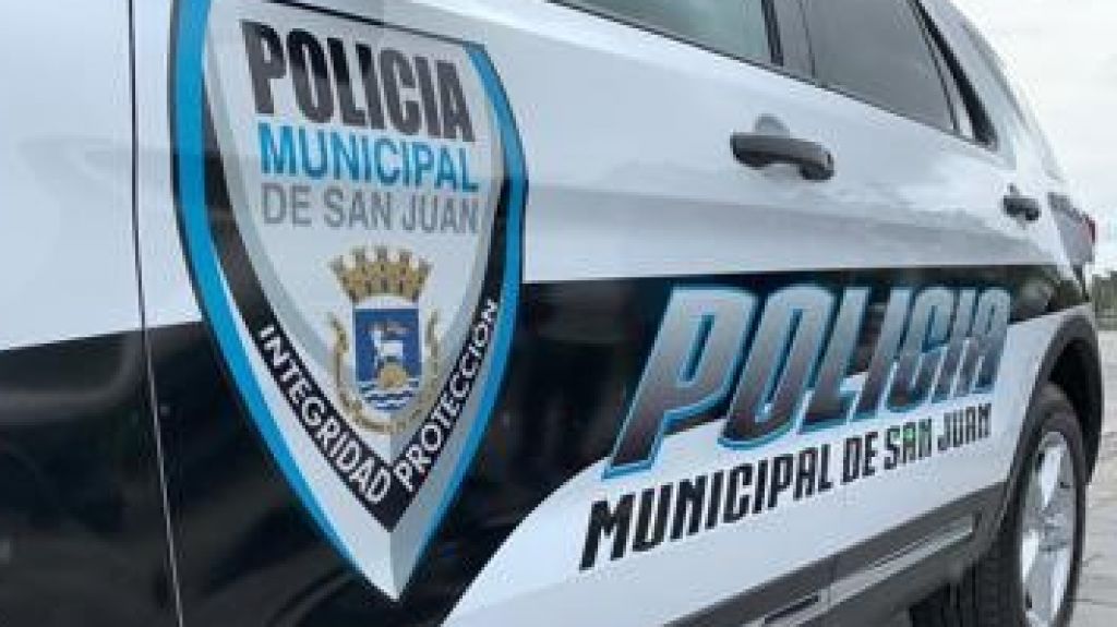  Polic&iacute;a Municipal de San Juan ocupa armas municiones y drogas en ba&uacute;l de un auto 