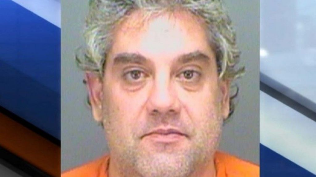  Ni&ntilde;o salva a su mam&aacute; y apu&ntilde;ala a hombre que la golpeaba 