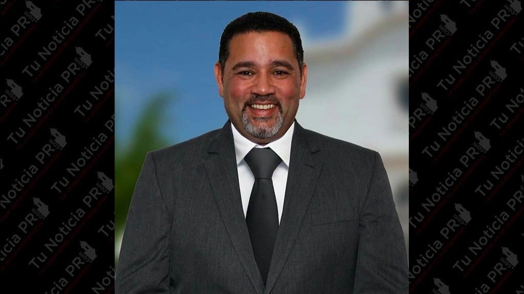  Representante Manuel Claudio Rodr&iacute;guez hace entrega de materiales escolares a j&oacute;venes de su Distrito 27 