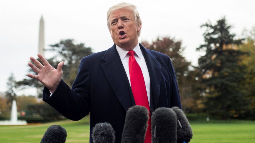  Trump mantiene su presi&oacute;n diaria a la Reserva Federal 