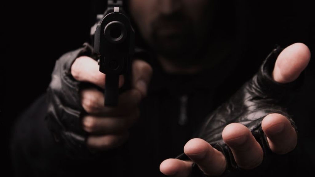  Asaltan a empleado del FBI y le quitan su arma de reglamento en San Juan 