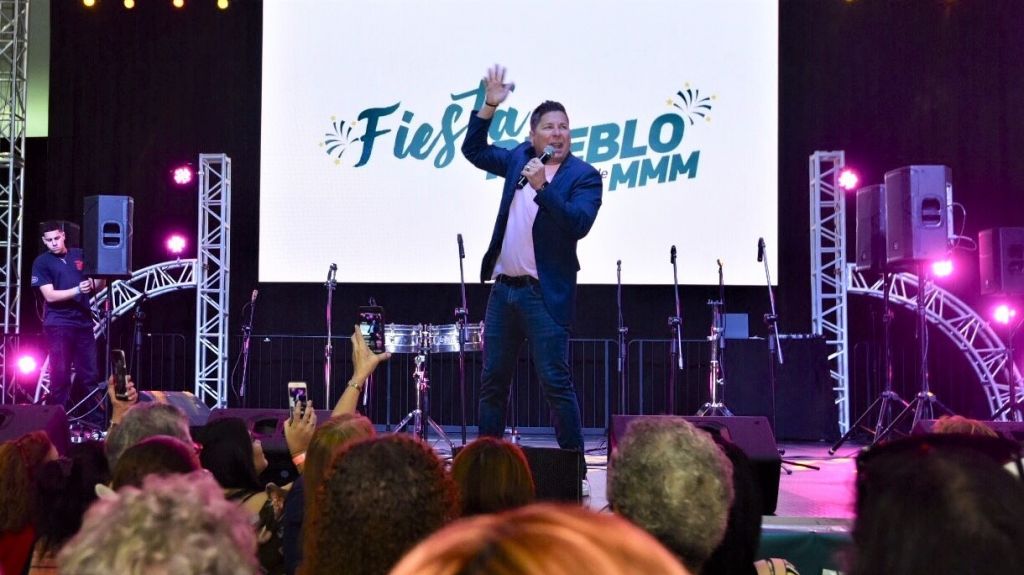  Re&uacute;nen a miles de personas en fiesta de pueblo a beneficio de damnificados del sur 