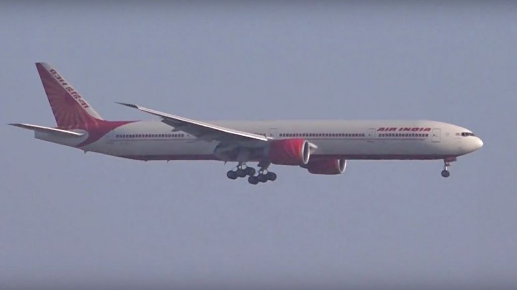  Piloto realiza un aterrizaje manual tras fallar instrumental de vuelo y salva la vida a 370 personas 