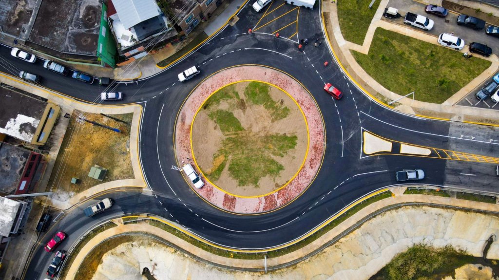  Pierluisi inaugura trabajos de ensanche de carretera en el municipio de Florida 