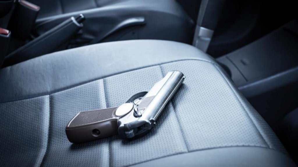  Roban pistola de una guagua estacionada en Caguas 