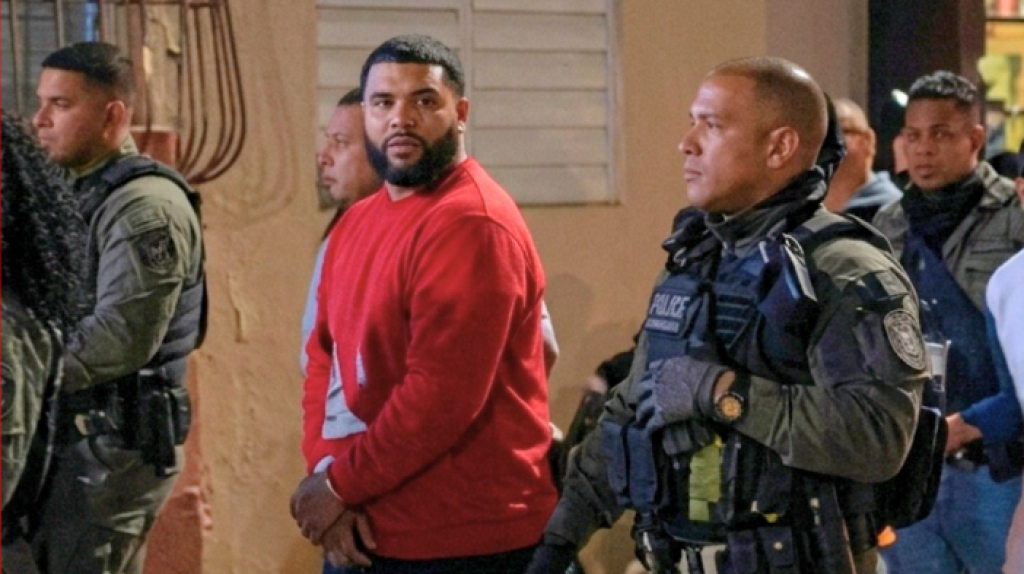  Video: Capturan a &ldquo;Brutus&rdquo; y a &ldquo;El Compay&rdquo; integrantes de Los Diablos de Llorens 