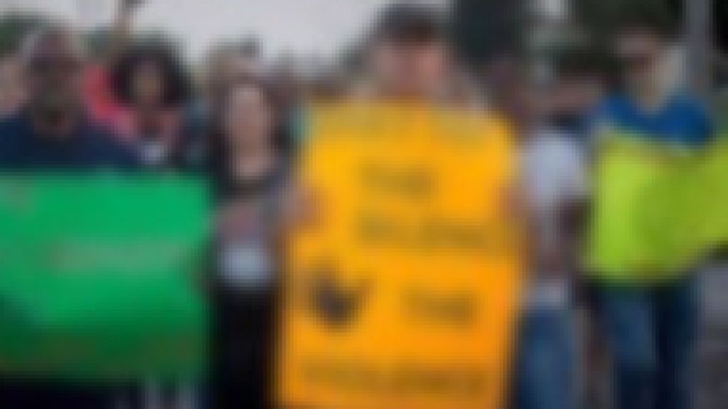  Manifestaci&oacute;n por cierre de escuela en Caguas 