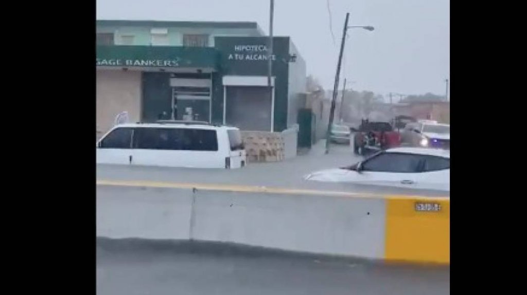 Video: Varios conductores atrapados en la Baldorioty por inundaciones 