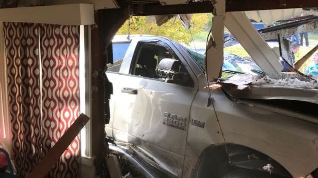 NiÃ±a estrella auto contra una casa porque presuntamente "querÃ­a matar gente"