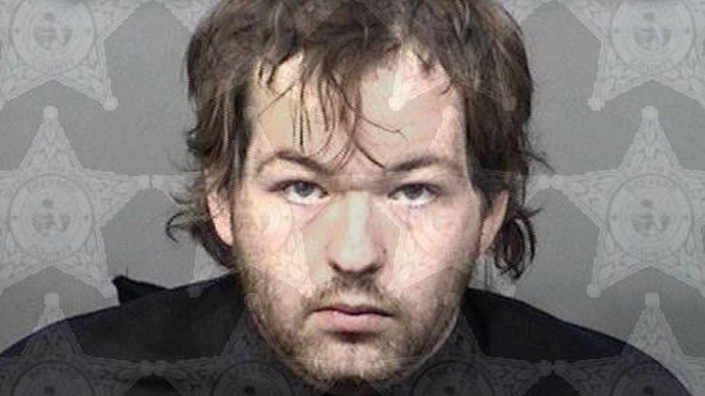  "Si me dan cinco me gusta voy a Disney y cometo una masacre": arrestan a hombre por colgar amenaza en Facebook 