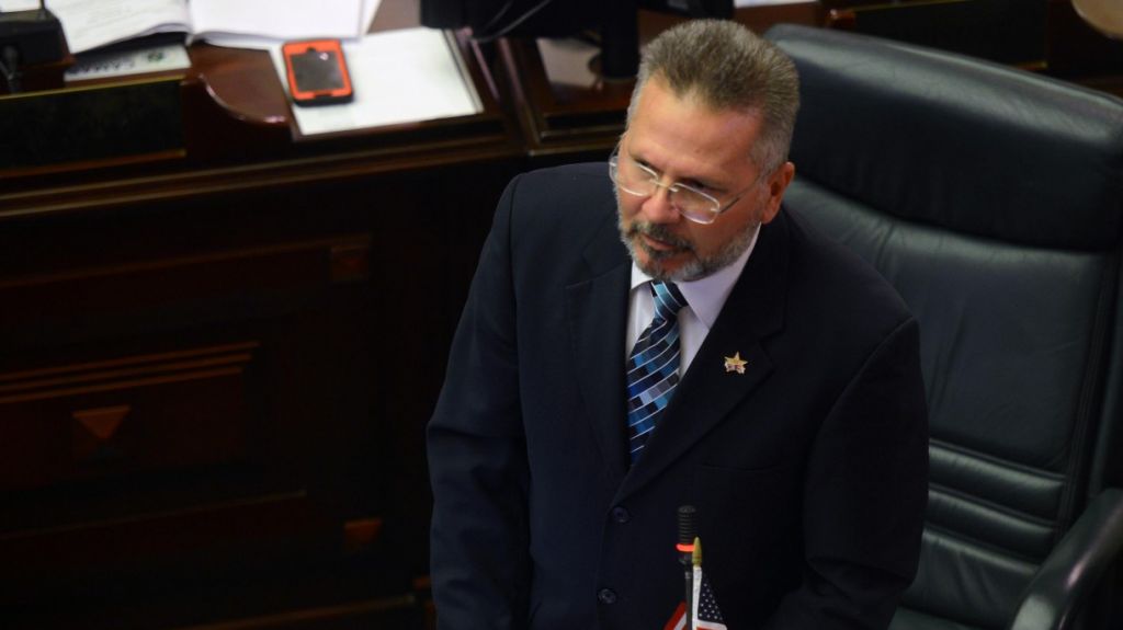  Aponte Hern&aacute;ndez tiene una propuesta para evitar recortes a las pensiones &nbsp; 