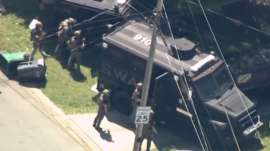  Video: 4 polic&iacute;as muertos mientras intentaban arrestar a un sospechoso 