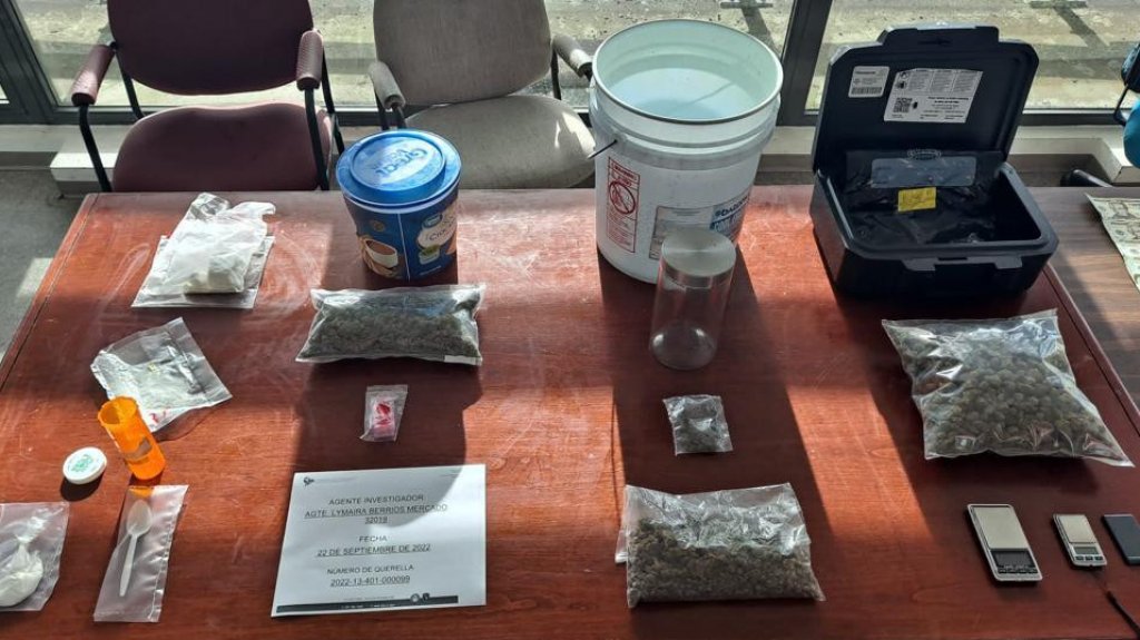  Fotos: Un arrestado durante allanamiento en Coamo 