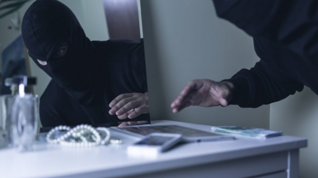  Cargan con tres prendas de oro desde residencia en San Juan 