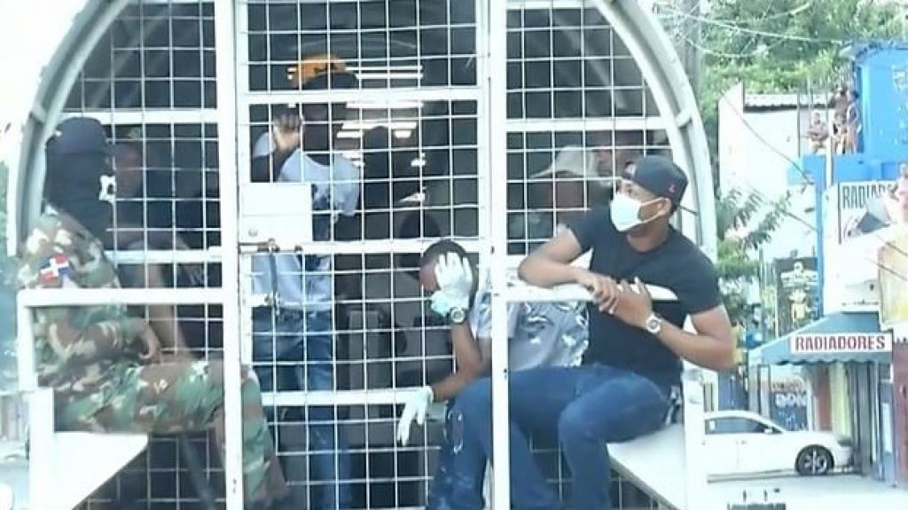  29 mil apresados por violar el toque de queda en RD 