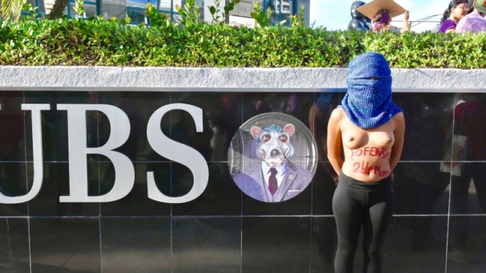 Fotos: Con "Senos al aire" Protesta de mujeres paralizÃ³ trÃ¡fico en Hato Rey