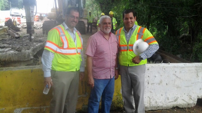 COMIENZAN LOS TRABAJOS EN EL PUENTE DE LA CARRETERA 125 DEL MUNICIPIO DE MOCA  
 
