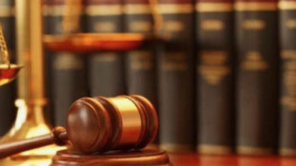  Acusan a empleado de banco de robarle tarjeta de d&eacute;bito a septuagenario en Aguadilla 