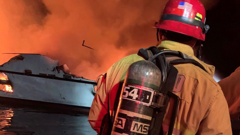  Al menos 8 muertos y 26 desaparecidos tras incendiarse un barco en California 
