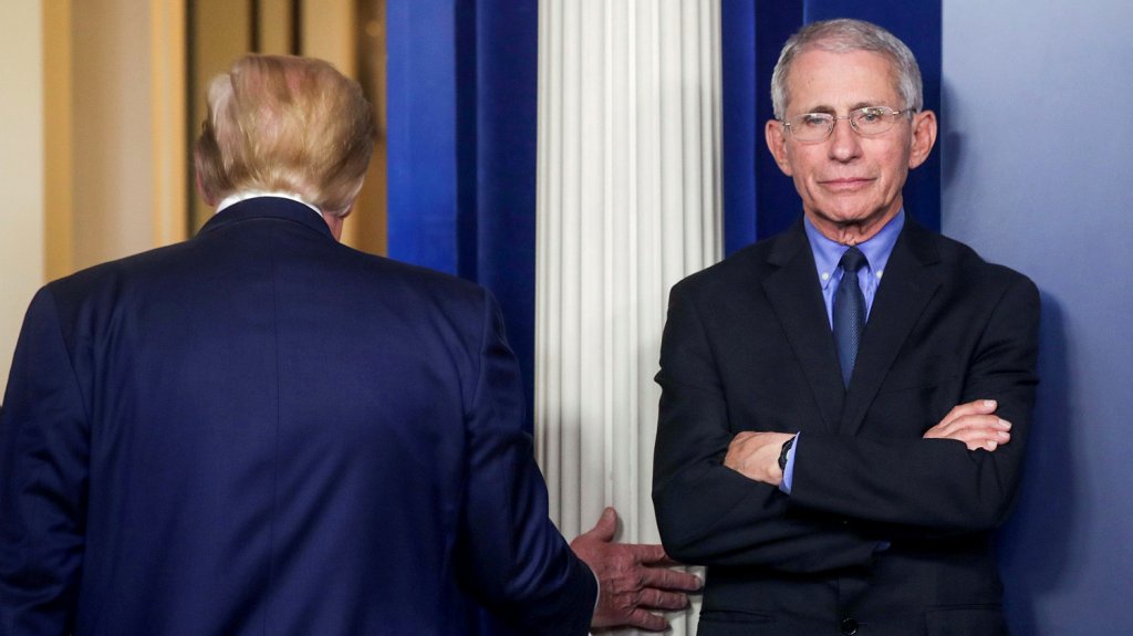  El principal epidemi&oacute;logo de EE.UU. advierte de un aumento de casos de covid-19 y &ldquo;mucho dolor&ldquo; mientras Trump promete pensar en su destituci&oacute;n 