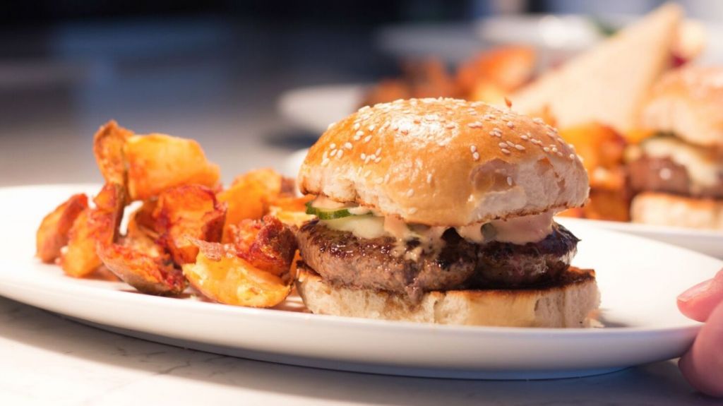  Un tercio de los estadounidenses consumen comida r&aacute;pida 