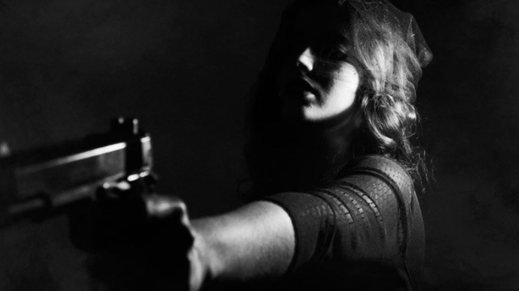  Le niegan psic&oacute;logo a maestra y amenaza con disparar a alumnos 