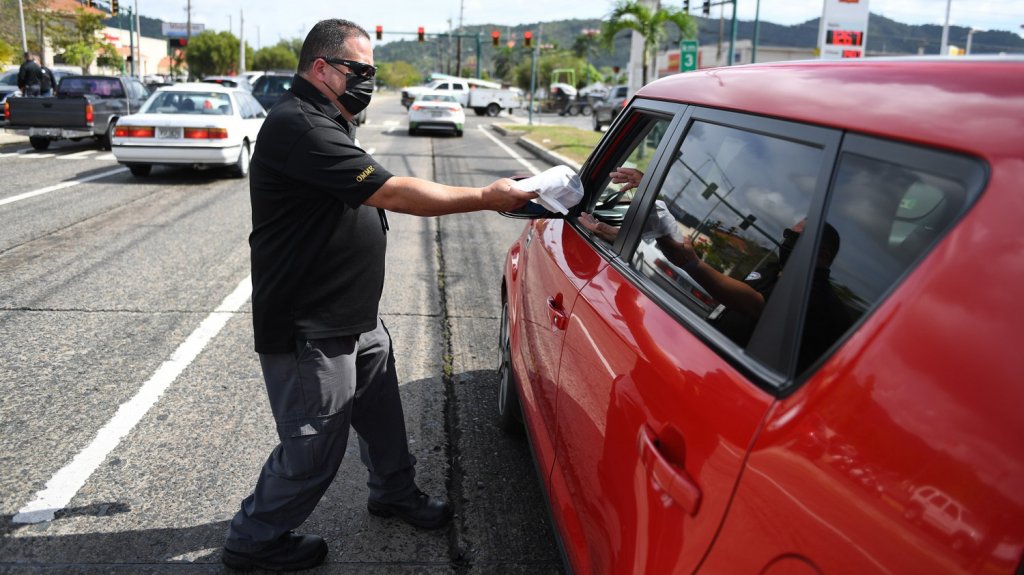  Alcalde de Caguas exhorta a la ciudadan&iacute;a a prepararse para la temporada de huracanes 