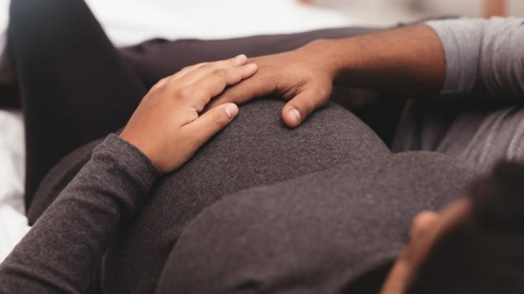  Una pareja demanda a una cl&iacute;nica de fertilidad tras dar a luz a mellizos de otra raza 