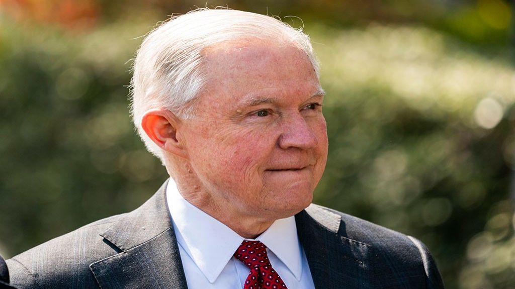  Fiscal general Sessions advierte que perseguir&aacute; las armas 3D 
