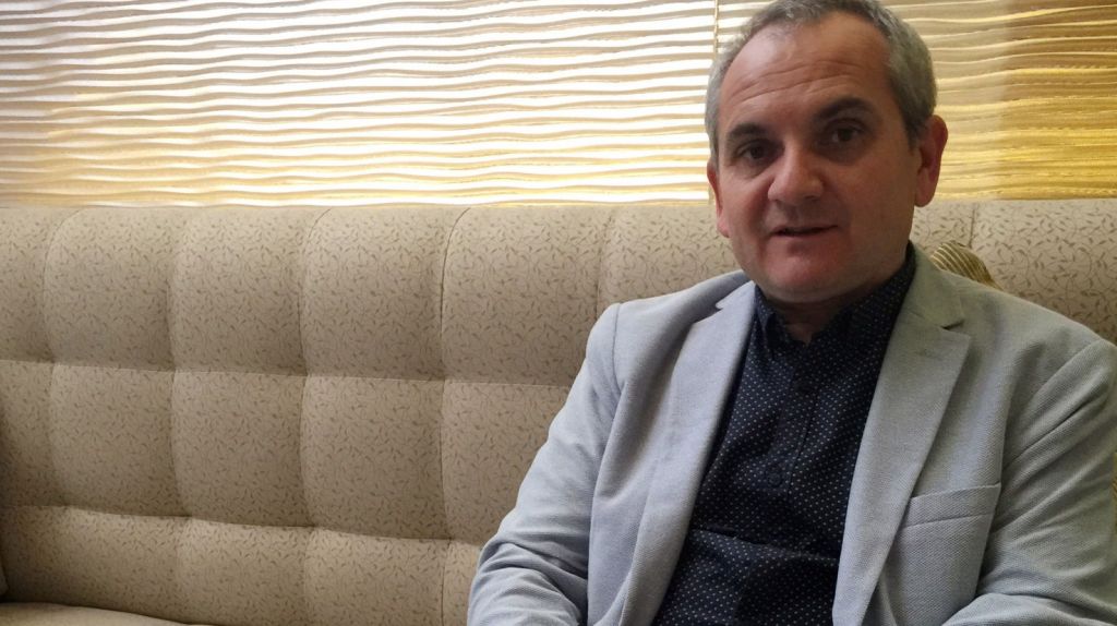  Escobar vuelve a novelar la Alemania nazi porque no hay vacuna contra el mal 