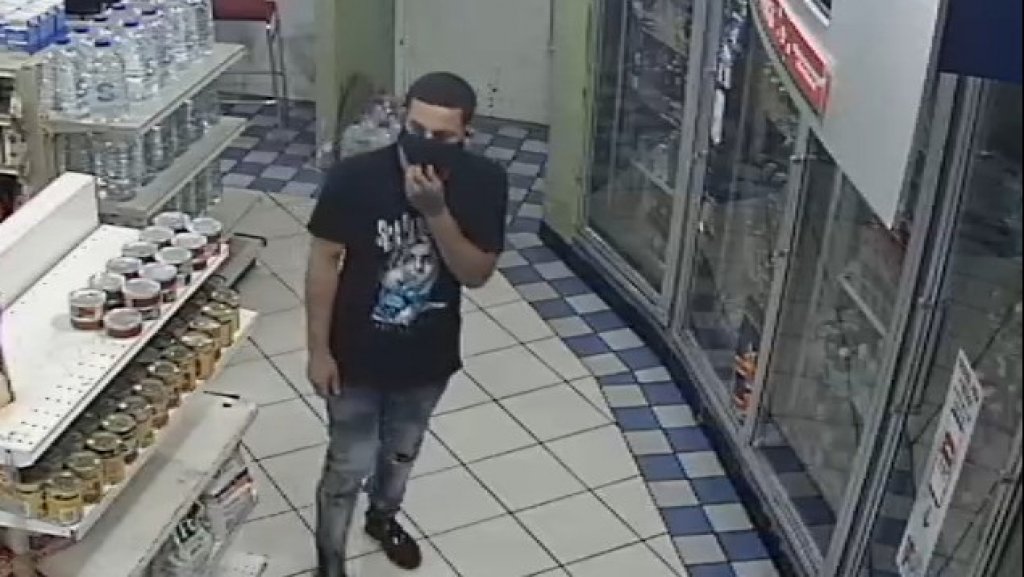  Publican fotos de hombre que asalt&oacute; gasolinera en Arecibo 