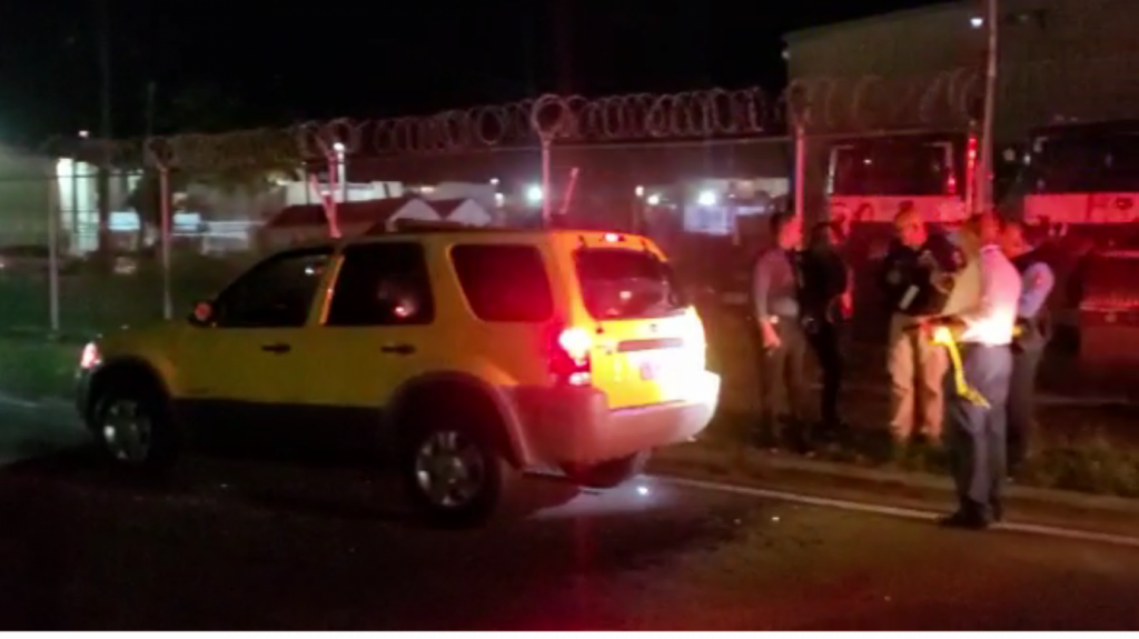  Video: Identifican a hombre asesinado dentro de un auto anoche en Cata&ntilde;o 