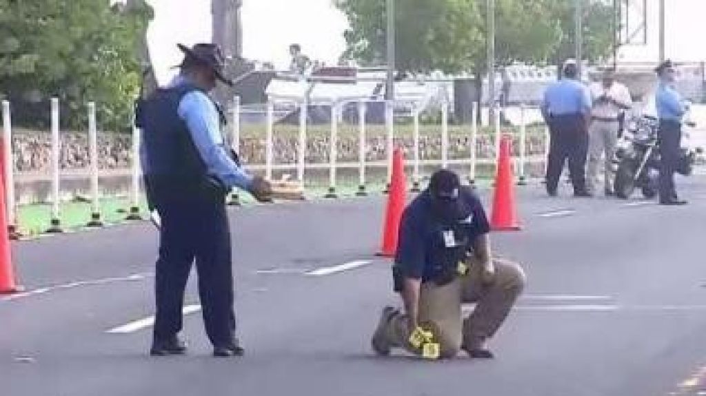 Llamada telef&oacute;nica a oficina de Thomas Rivera Schatz, le advierte que se prepare para m&aacute;s tiros en el capitolio 
