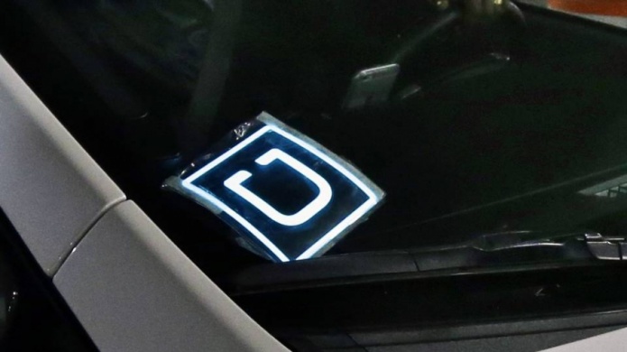 Uber ayuda a choferes afectados por restricciÃ³n