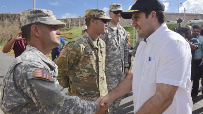 Video: Gobernador acude a Barranquitas para entregar suministros al municipio