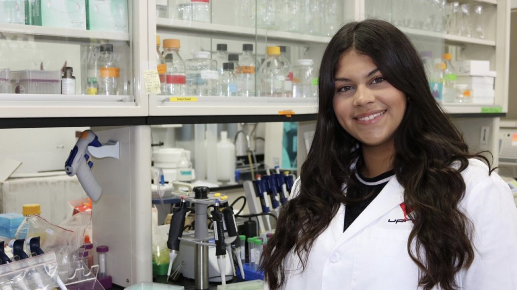  Estudiantes de la UPR son premiados por sus investigaciones biom&eacute;dicas 