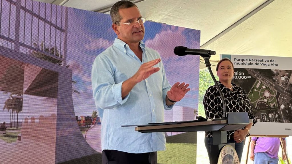  “Yo voy a mi contra cualquiera”, dice gobernador ante posible reto de Jenniffer González 