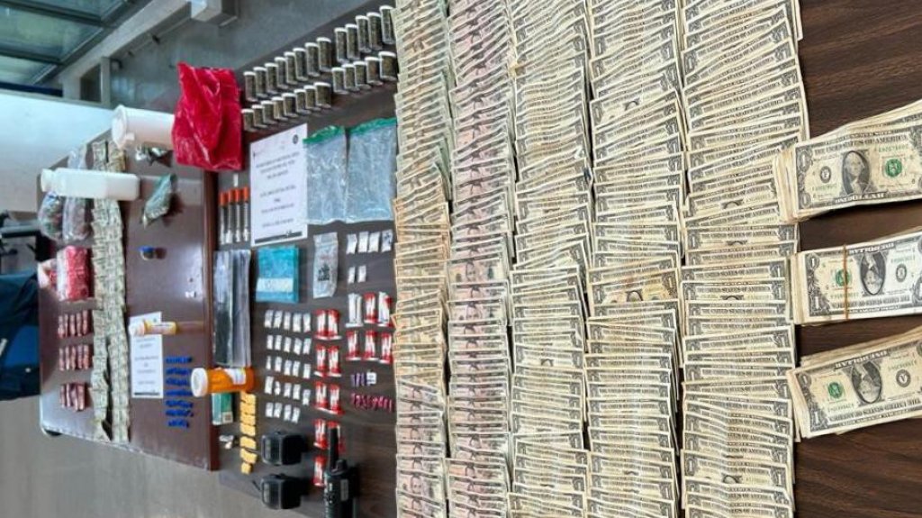  En video momento que arrestan varias personas durante allanamientos en Coamo y Comerio 