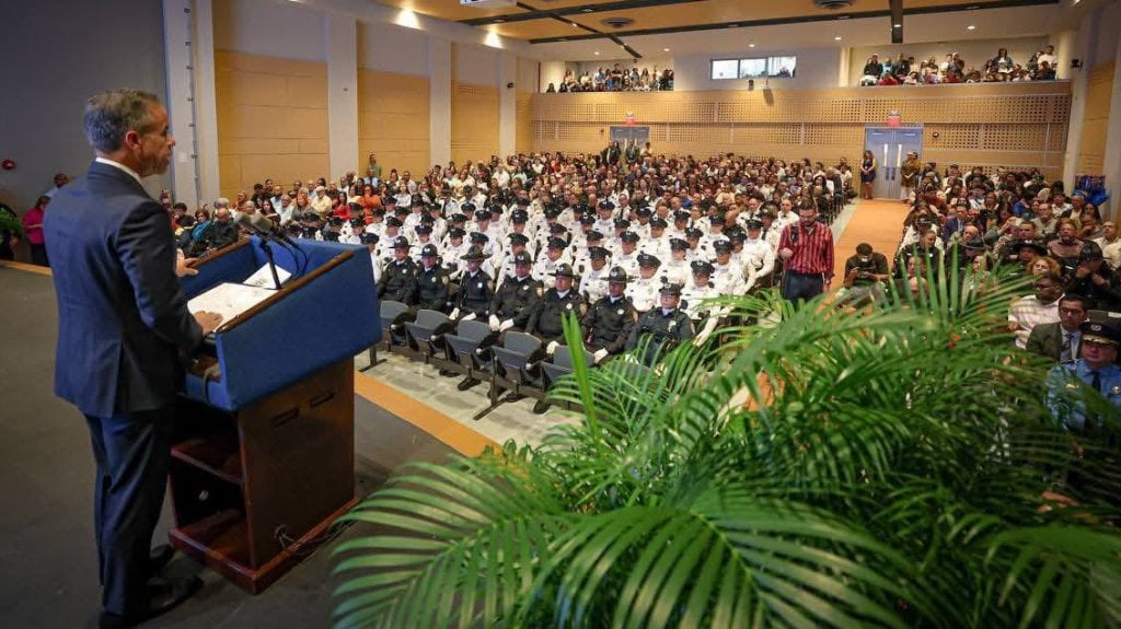  San Juan gradúa 57 nuevos policías municipales 