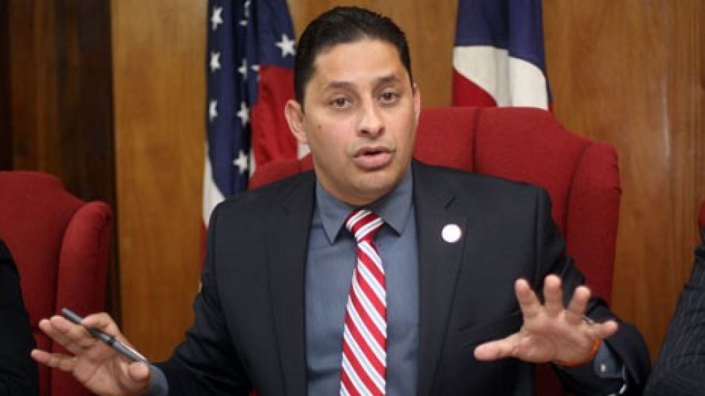  Sujeto que se le tir&oacute; encima al alcalde de Arecibo 