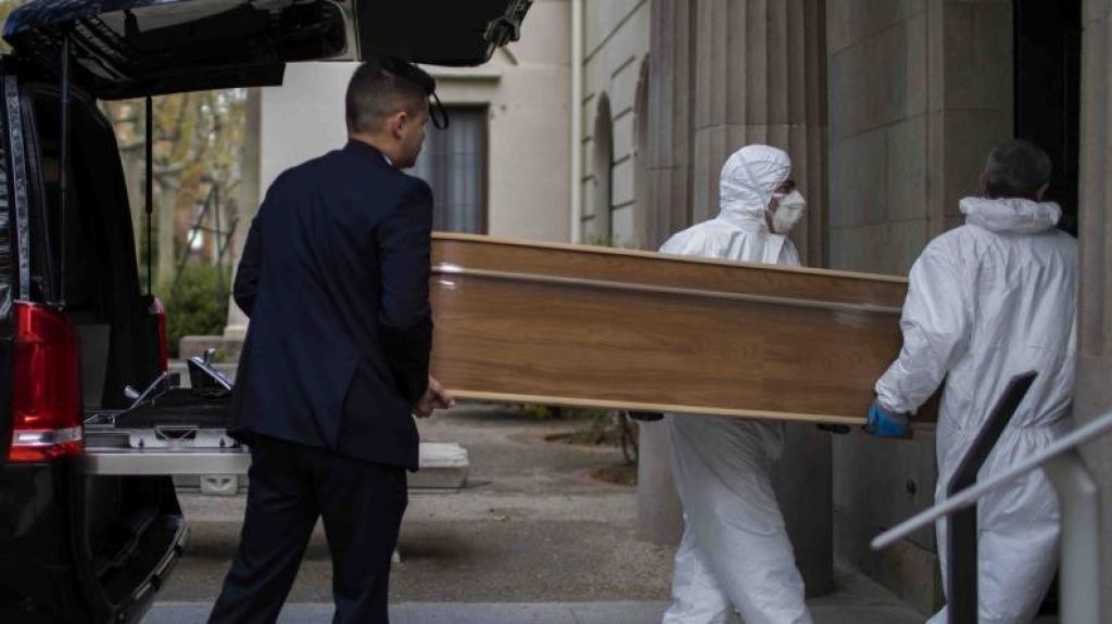  Espa&ntilde;a registra 932 muertos en un d&iacute;a y se sit&uacute;a en casi 11.000 v&iacute;ctimas 