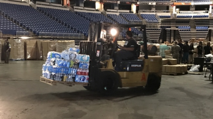 Salen camiones a varios municipios con ayuda gracias a donaciones a Unidos por Puerto Rico