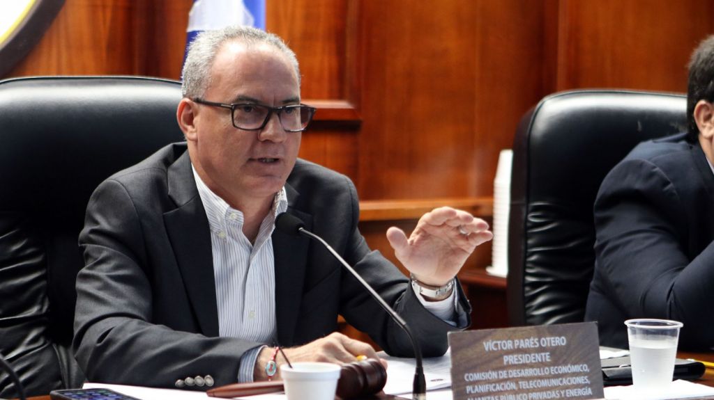  Par&eacute;s Otero anuncia concurrir&aacute;n con enmiendas acordadas en el Proyecto de la AEE 