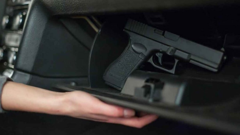 Deja el arma en su guagua y se la roban en centro comercial de Santa Isabel 