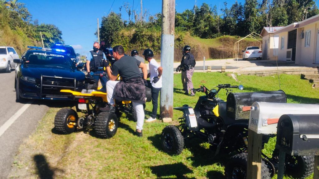  Andaban en &ldquo;Four Track&rdquo; por Santa Isabel, se le fueron a la huida a los guardias pero como quiera se quedaron a pie 